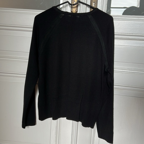 Men’s Slinky 50% Italian Wool Sweater with Sheer-Weave Jersey Sleeve Detailing - Picture 2 of 5